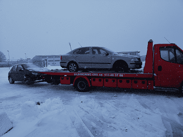 Skruva själv ned tanklucka till Opel från Stenungsund hos en bilskrot